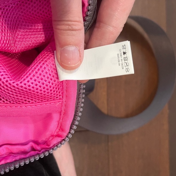 lululemon everwhere belt bag pow pink light/lunar rock/chrome sold out - Picture 8 of 11